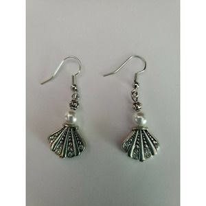 Faux pearl & rhinestone seashell earrings